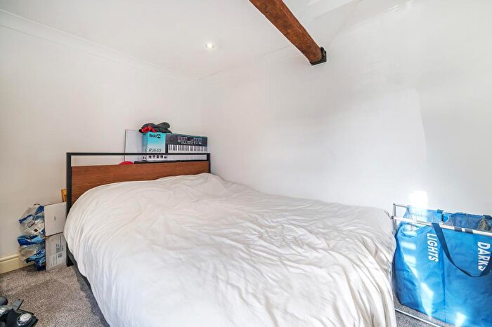 2 Bedroom Flat For Sale In Newbury, Berkshire, RG14