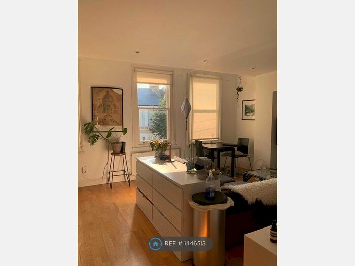 3 Bedroom Flat To Rent In Rowfant Road, London, SW17