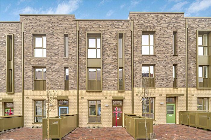 3 Bedroom Semi-Detached House For Sale In Baldwin Lane, London, SE3