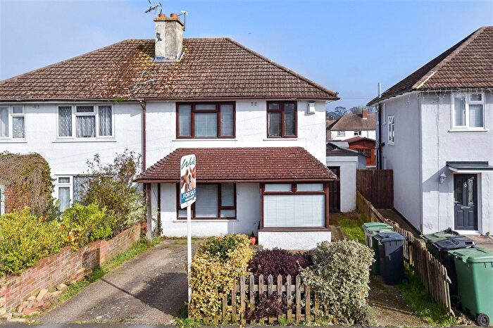 3 Bedroom Semi Detached House For Sale In Sussex Road, Maidstone, Kent, ME15