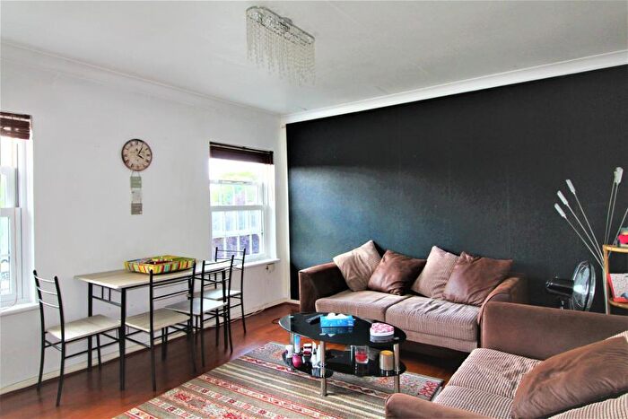 2 Bedroom Flat To Rent In London Road, Enfield, EN2