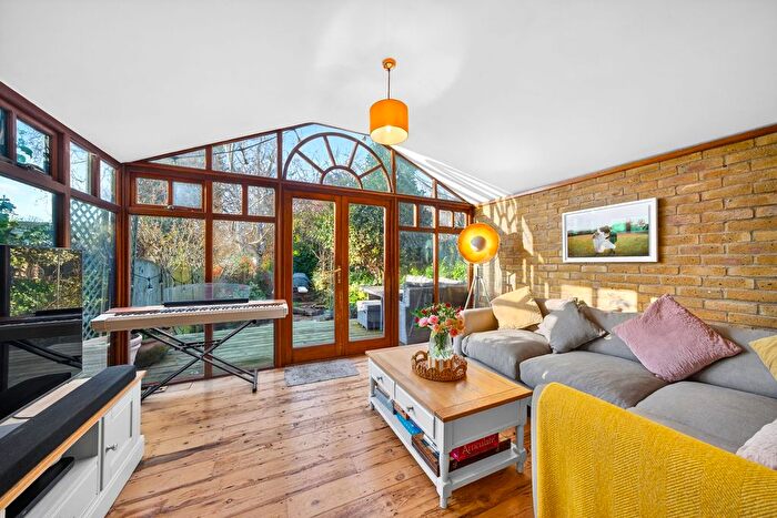 2 Bedroom Flat For Sale In Rokeby Road, London, SE4