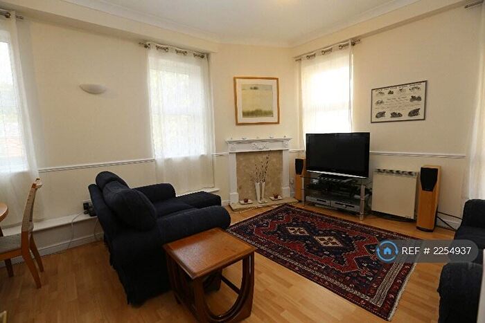 2 Bedroom Flat To Rent In Cartwright Street, London, E1