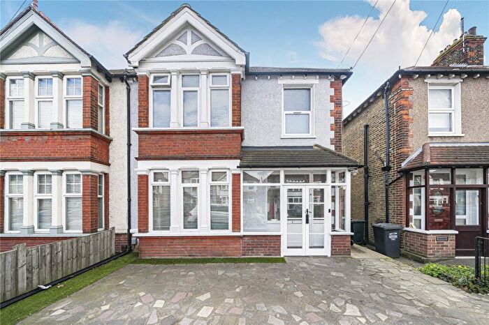 3 Bedroom Semi-Detached House For Sale In Watling Street, Dartford, Kent, DA1