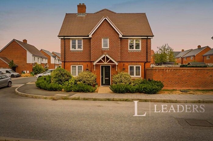 3 Bedroom End Of Terrace House For Sale In Rookfield Road, Faygate, West Sussex, RH12
