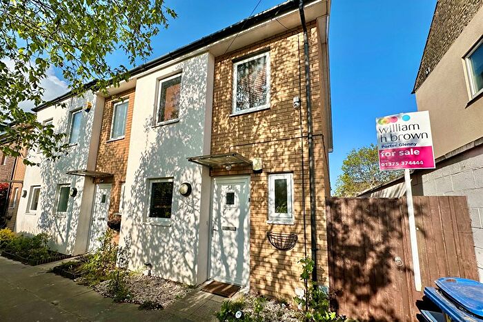 2 Bedroom End Of Terrace House For Sale In Saxton Close, Grays, RM17