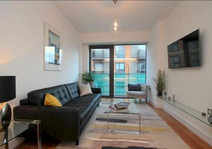 1 Bedroom Flat To Rent In St. Marys Road, Surbiton, KT6