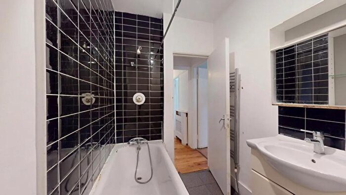 2 Bedroom Flat To Rent In Acton, W3