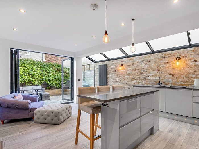 2 Bedroom Flat For Sale In Elbe Street, London, SW6