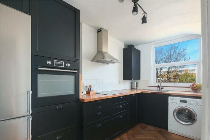 2 Bedroom Flat To Rent In Idmiston Road, Stratford, London, E15