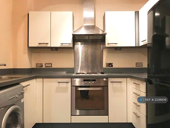 2 Bedroom Flat To Rent In Aspect Court, Slough, SL1