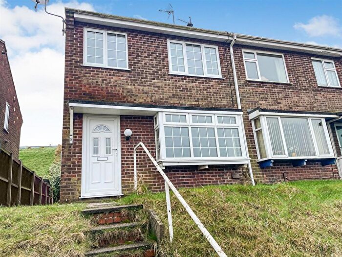 3 Bedroom End Of Terrace House To Rent In Lynnes Close, Blidworth, Notts, NG21