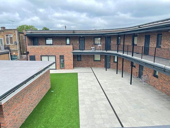 2 Bedroom Flat To Rent In Coldharbour L, Hayes, UB3