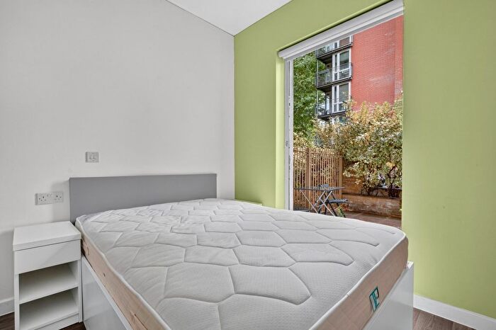 Studio To Rent In St. Anns Road, Holland Park, W11