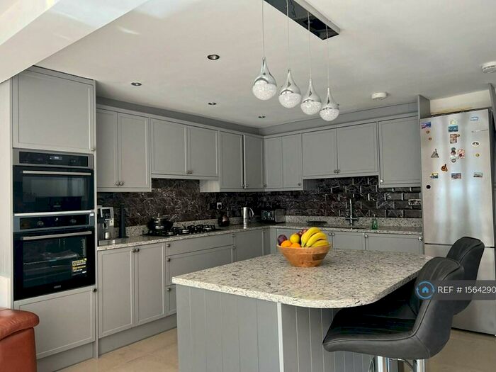 4 Bedroom Detached House To Rent In Christchurch Close, Birmingham, B15