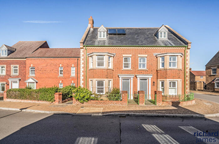 4 Bedroom Semi-Detached House For Sale In Leaze Street, East Wichel, Swindon, SN1