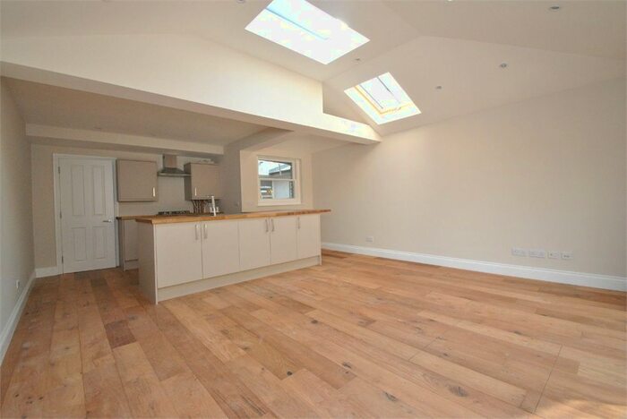 2 Bedroom Flat To Rent In Avenue Road, London, W3