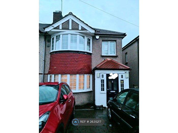 3 Bedroom Semi-Detached House To Rent In Westwood Lane, Greater London, DA16