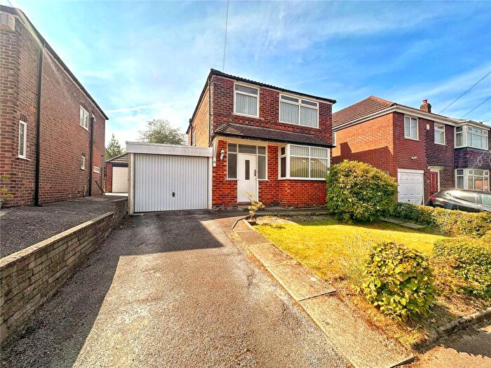 3 Bedroom Detached House For Sale In Rhos Avenue, Alkrington, Middleton, Manchester, M24
