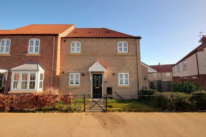 1 Bedroom Apartment To Rent In Shinewater Park, Kingswood, HU7