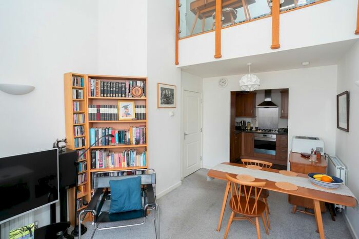 2 Bedroom Flat For Sale In Ley Farm Close, Watford, Hertfordshire, WD25