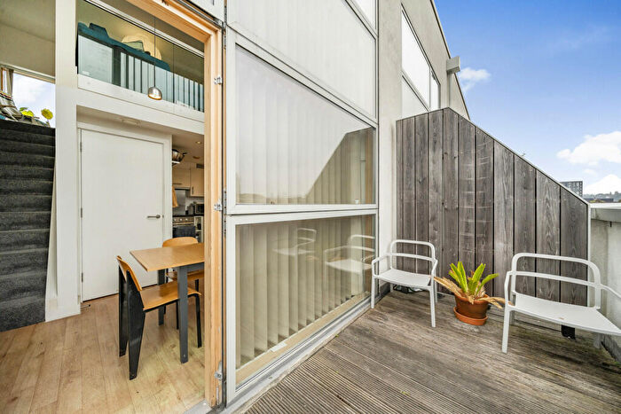 2 Bedroom Apartment For Sale In Tidemill Way, London, SE8