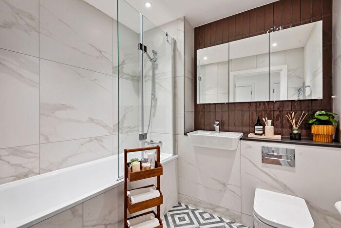 1 Bedroom Flat To Rent In Uncle Acton, Victoria Road, London, W3