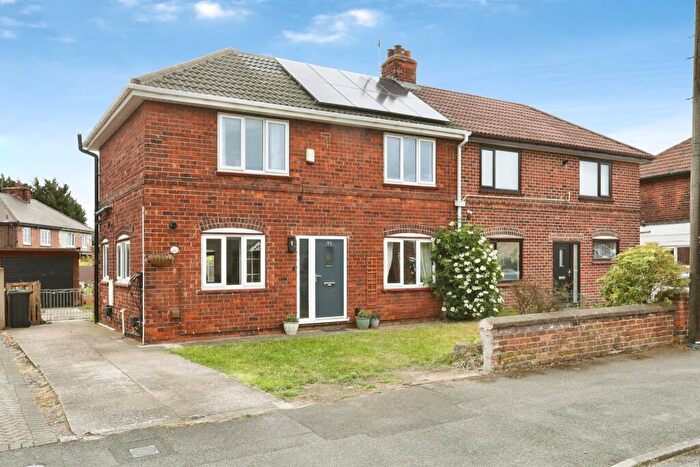 3 Bedroom Semi-Detached House For Sale In Church Road, Bircotes, Doncaster, DN11