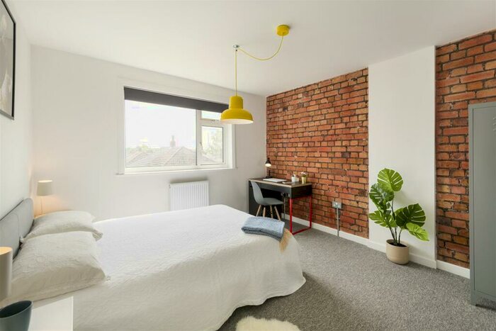 6 Bedroom House To Rent In Beachgrove Road, Bristol, BS16
