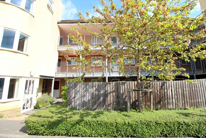 2 Bedroom Flat For Sale In Jackson Close, Langley, SL3