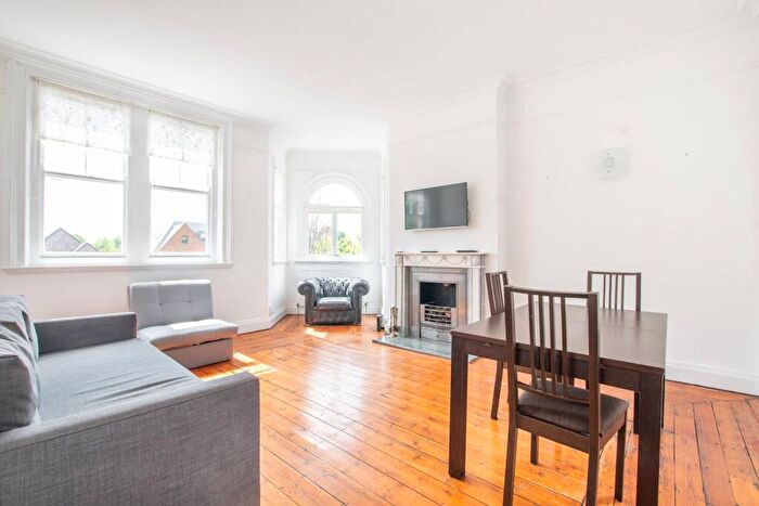 2 Bedroom Flat For Sale In Christchurch Avenue, Queen's Park, London, NW6