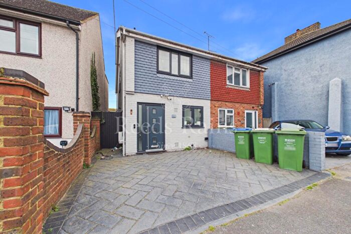 3 Bedroom Semi Detached House For Sale In Iron Mill Lane, Crayford, Dartford, DA1