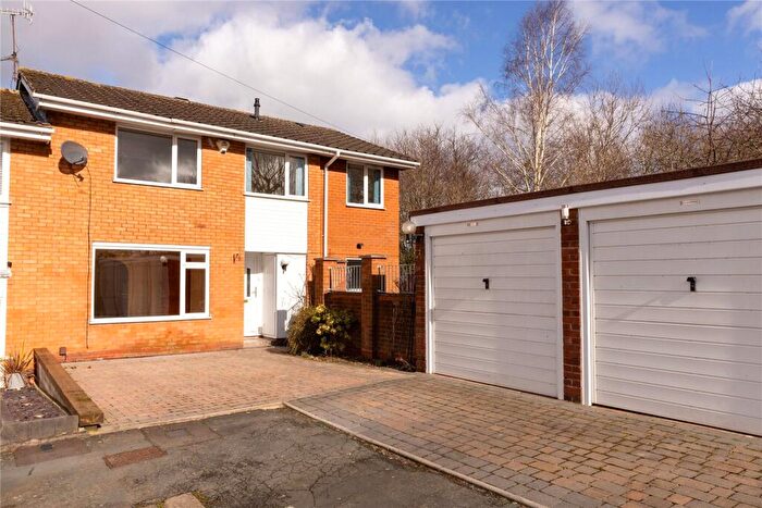 4 Bedroom Semi-Detached House To Rent In Moorfield Drive, Halesowen, West Midlands, B63