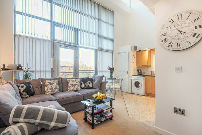 2 Bedroom Apartment To Rent In Windmill Road, Slough, SL1