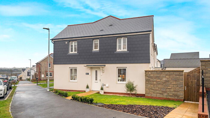 3 Bedroom Semi-Detached House For Sale In Great Longlands Drive, Saltash, PL12