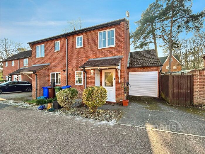 2 Bedroom Semi Detached House For Sale In Marlborough View, Farnborough, Hampshire, GU14