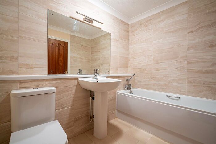 3 Bedroom End Of Terrace House For Sale In Pinehurst, Sunninghill, Ascot, SL5