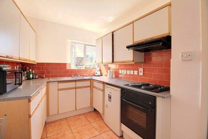3 Bedroom Flat To Rent In Fairfield Gardens, Hornsey, London, N8