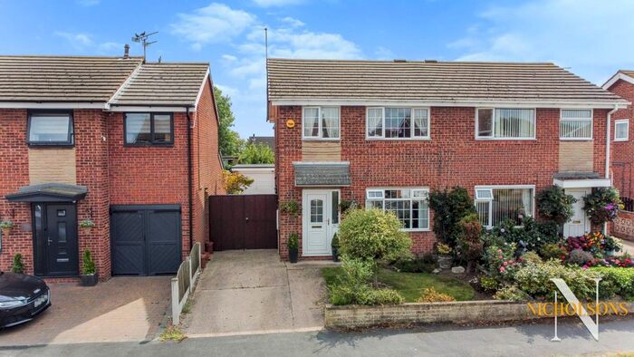 3 Bedroom Semi-Detached House For Sale In Glen Eagles Way, Retford, Nottinghamshire, DN22