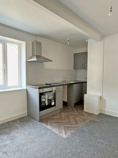1 Bedroom Flat To Rent In Flat At The Beehive, Saltaire Road, Shipley, BD18