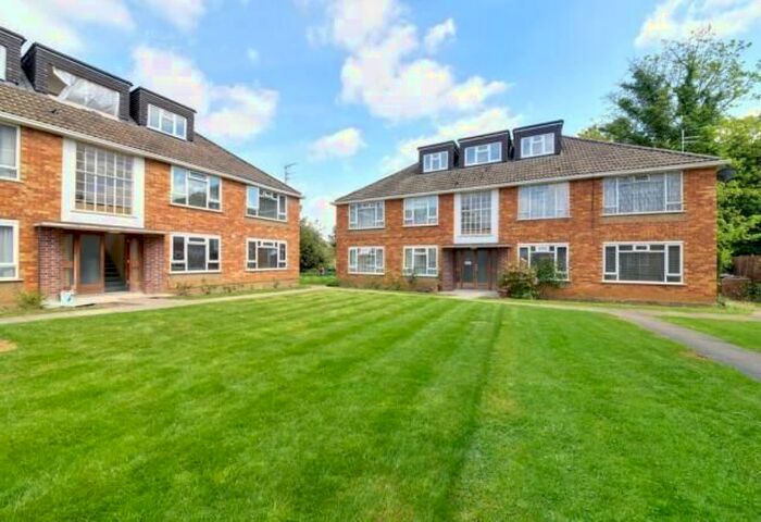 1 Bedroom Flat To Rent In Fairfield Close, North Finchley, N12