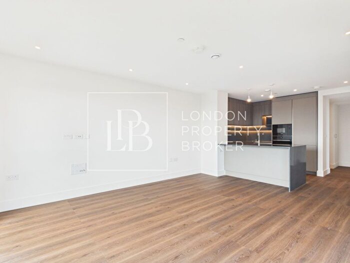 3 Bedroom Flat To Rent In Bow View Apartments, Bow Green, E3