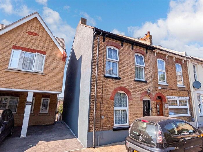 2 Bedroom End Terrace House For Sale In Sidney Road, Rochester, Kent, ME1