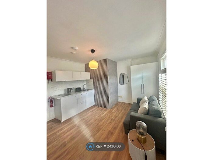 Studio To Rent In Kneller Road, London, SE4