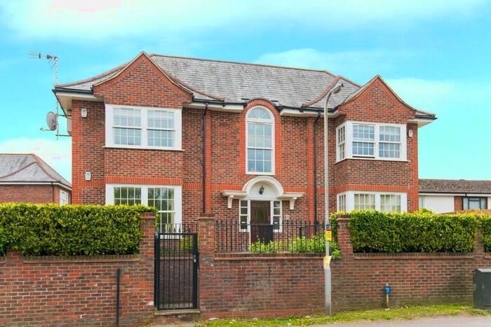 1 Bedroom Flat To Rent In Layters Green Lane, Chalfont St. Peter, Gerrards Cross SL9