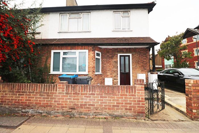 2 Bedroom Flat To Rent In Hartfield Road, Wimbledon, London, SW19