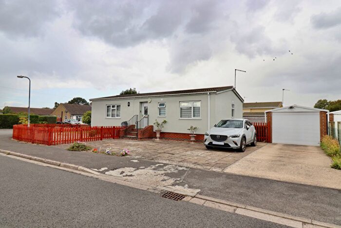 2 Bedroom Mobile/park Home For Sale In Churchill Drive, Martin Dales, LN10