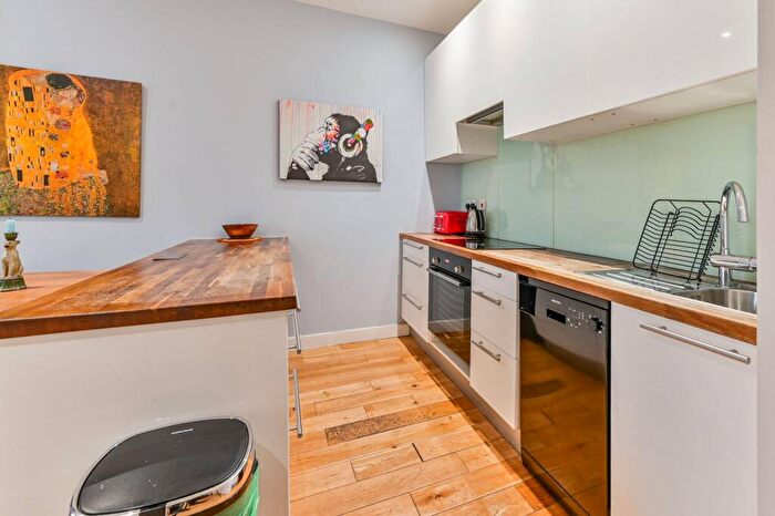 2 Bedroom Flat For Sale In Mountgrove Road, Islington, London, N5