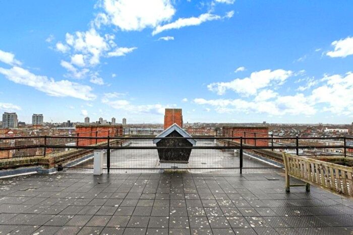 2 Bedroom Flat To Rent In Clapham Road, London, SW9