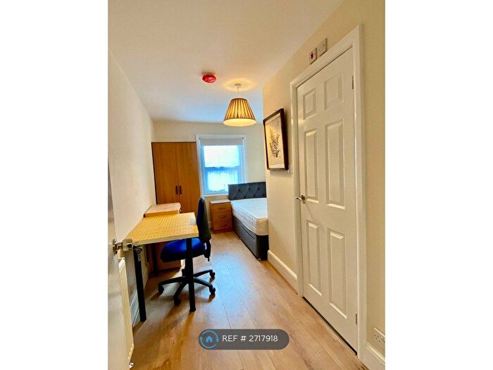 5 Bedroom Semi Detached House To Rent In Highcrown Street, Southampton, SO17